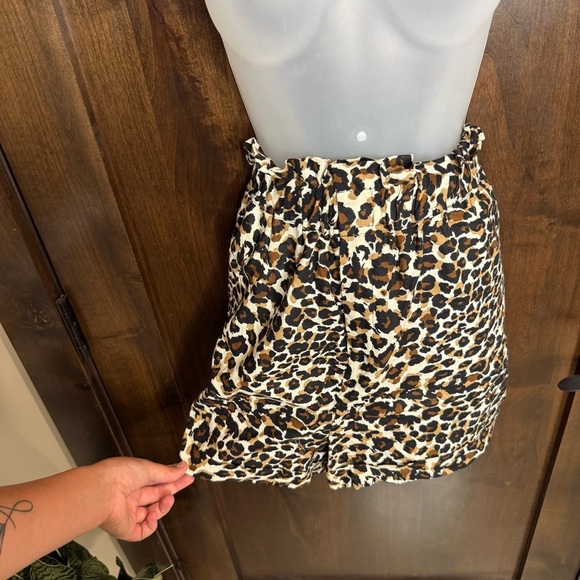 Express X Rocky Barnes Leopard Print Shorts Paper Bag Style Size L high waist - Picture 3 of 8